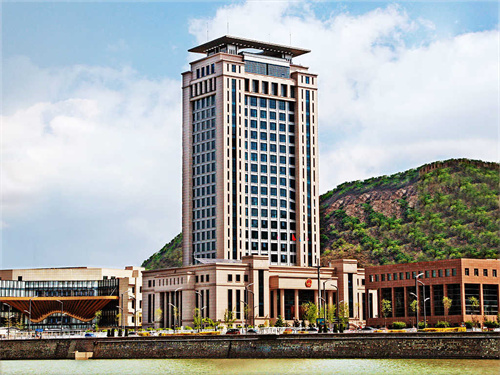 2022年8月15日冠领拆迁纠纷律师到河北省承德市开庭