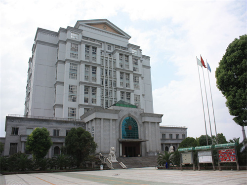 2022年12月16日冠领拆迁纠纷律师到湖北省宜昌市开庭