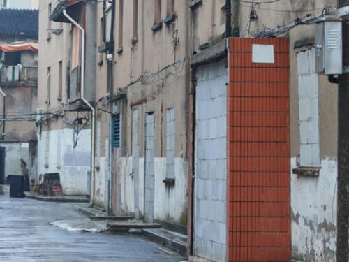 福建住宅拆迁补偿律师-房屋拆迁违反“先补偿后搬迁”原则可以提起诉讼吗