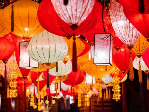 陕西商铺拆迁补偿律师-灯笼店拆迁补偿款一直无下落怎么办