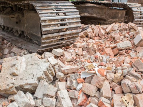 拆迁补偿未谈妥，有关部门进行“拆违”合法吗