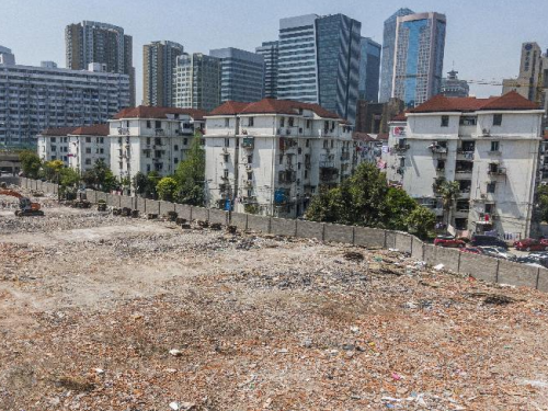 未确定拆迁补偿，仅凭一张《搬迁催告书》强拆房屋合法吗