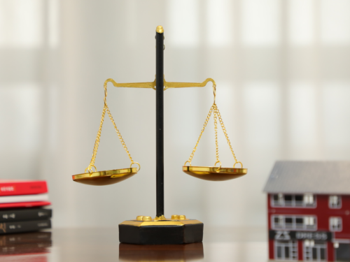 安置房签约九年后遭单方涨价，拆迁补偿维权两审胜诉守约定