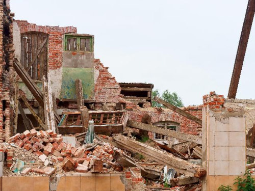 房屋被违法强拆后有关部门有权以拆迁补偿标准赔偿吗 房屋被违法强拆后有关部门有权以拆迁补偿标准赔偿吗