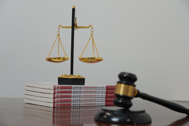 八旬老人房屋深夜遭强拆，冠领律师明确责任主体成功确认强拆违法