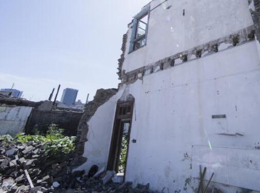 北京冠领律所违建拆迁律师回答房屋突然被认定为违建后惨遭强拆怎么办